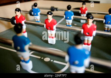 Tischfußball, Subbuteo oder Tischfußball, übernommen von oben Stockfoto