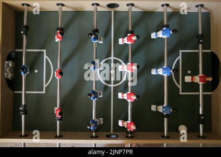 Tischfußball, Subbuteo oder Tischfußball, übernommen von oben Stockfoto