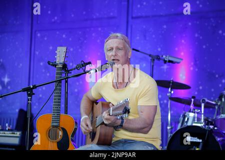 Six-Sänger Stefan Krähe live open air im Stadthallengarten. Görlitz, 12.08.2022 Stockfoto