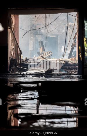 Charkiw, Ukraine. 30.. Juli 2022. Stark beschädigte Fachschule in der folgenden Nacht russischen Raketenangriff auf Charkiw, Ukraine. Russland marschierte am 24. Februar 2022 in die Ukraine ein und löste damit den größten militärischen Angriff in Europa seit dem Zweiten Weltkrieg aus (Bild: © Mykhaylo Palinchak/SOPA Images via ZUMA Press Wire) Stockfoto