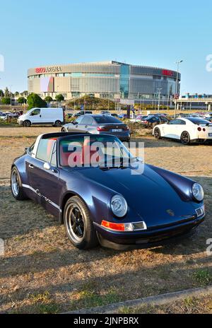 Danzig, Polen - 12. August 2022: Porsche Carrera Targa auf der Straße in der Stadt Stockfoto