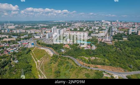 Luftaufnahme des Zentrums von Uljanowsk, Russland. Stadtpanorama von oben. Stockfoto