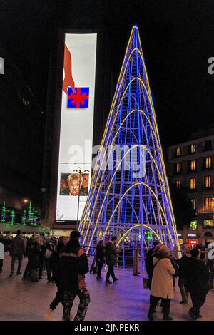 decoración Navideña en Madrid, Árbol de luces Stockfoto