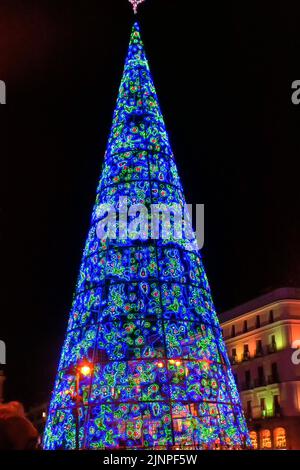 decoración Navideña en Madrid, Árbol de luces Stockfoto