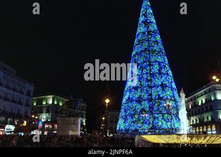 decoración Navideña en Madrid, Árbol de luces Stockfoto