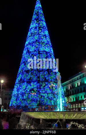 decoración Navideña en Madrid, Árbol de luces Stockfoto