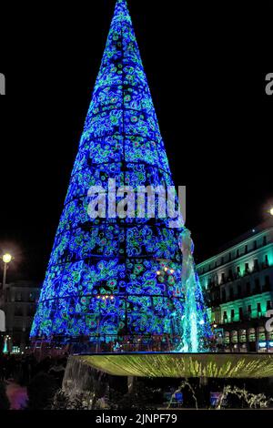 decoración Navideña en Madrid, Árbol de luces Stockfoto