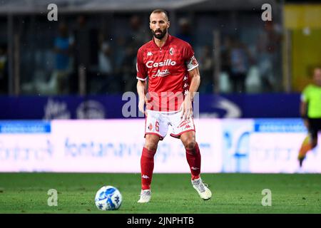 Parma, Italien. 12. August 2022. Valerio Di Cesare vom SSC Bari in Aktion während des Fußballspiels der Serie B zwischen Parma Calcio und SSC Bari. Kredit: Nicolò Campo/Alamy Live Nachrichten Stockfoto