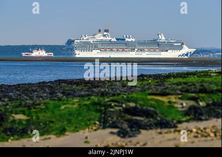 Island Princess ist ein Korallenschiff der Klasse, das von Princess Cruises im August 2022 betrieben wird. Stockfoto