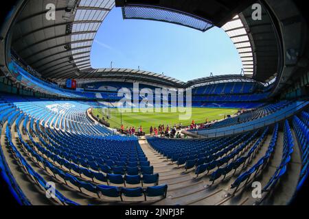 Manchester, Großbritannien. 13. August 2022. Gesamtansicht des Etihad-Stadions in Manchester, Vereinigtes Königreich am 8/13/2022. (Foto von Conor Molloy/News Images/Sipa USA) Quelle: SIPA USA/Alamy Live News Stockfoto