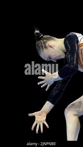 MÜNCHEN - Tisha Volleman im Einsatz beim Turnteam-Finale (f) am dritten Tag der Mehreuropameisterschaft. Die deutsche Stadt München wird 2022 eine kombinierte Europameisterschaft verschiedener Sportarten veranstalten. ANP IRIS VAN DEN BROEK Stockfoto