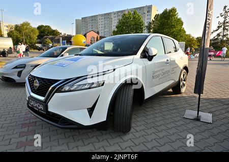 Danzig, Polen - 12. August 2022: Neues Modell des Nissan Qashqai auf der Straße in der Stadt vorgestellt Stockfoto