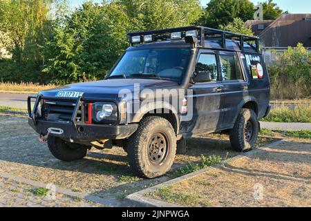 Danzig, Polen - 12. August 2022: Land Rover Discovery auf der Straße in der Stadt Stockfoto