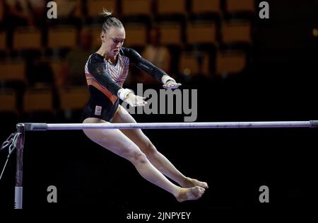 MÜNCHEN - Tisha Volleman im Einsatz beim Turnteam-Finale (f) am dritten Tag der Mehreuropameisterschaft. Die deutsche Stadt München wird 2022 eine kombinierte Europameisterschaft verschiedener Sportarten veranstalten. ANP IRIS VAN DEN BROEK Stockfoto