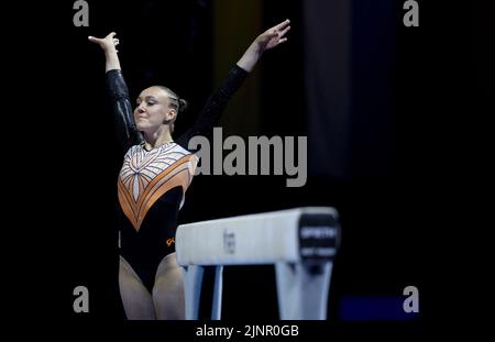 MÜNCHEN - Tisha Volleman im Einsatz beim Turnteam-Finale (f) am dritten Tag der Mehreuropameisterschaft. Die deutsche Stadt München wird 2022 eine kombinierte Europameisterschaft verschiedener Sportarten veranstalten. ANP IRIS VAN DEN BROEK Stockfoto