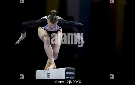 MÜNCHEN - Tisha Volleman im Einsatz beim Turnteam-Finale (f) am dritten Tag der Mehreuropameisterschaft. Die deutsche Stadt München wird 2022 eine kombinierte Europameisterschaft verschiedener Sportarten veranstalten. ANP IRIS VAN DEN BROEK Stockfoto