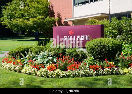 Seattle - 07. August 2022; Anmelden von Sommerblumen für die Seattle Pacific University Stockfoto