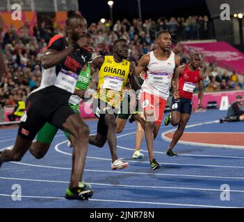 Joseph Paul Amoah aus Ghana und Zharnel Hughes aus England, die bei den Commonwealth Games im Alexander Stadium, Birmingham, im Herrenfinale 200m gegeneinander antreten, Stockfoto