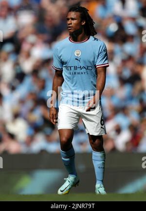 City Stadium, Manchester, Großbritannien. 13. August 2022. Premier League Football, Manchester City gegen Bournemouth FC; Nathan Ake von Manchester City Kredit: Action Plus Sports/Alamy Live News Stockfoto