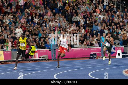 Joseph Paul Amoah aus Ghana, Zharnel Hughes aus England und Shajar Abbas aus Pakistan traten im Finale der Männer 200m bei den Commonwealth Games bei Alex an Stockfoto