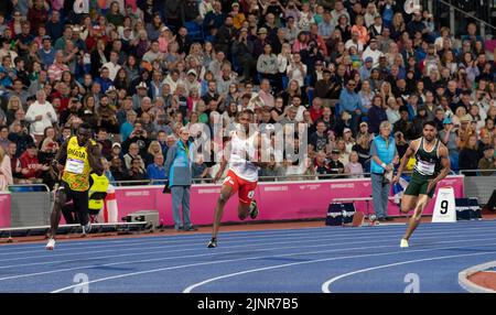 Joseph Paul Amoah aus Ghana, Zharnel Hughes aus England und Shajar Abbas aus Pakistan traten im Finale der Männer 200m bei den Commonwealth Games bei Alex an Stockfoto