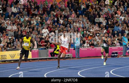 Joseph Paul Amoah aus Ghana, Zharnel Hughes aus England und Shajar Abbas aus Pakistan traten im Finale der Männer 200m bei den Commonwealth Games bei Alex an Stockfoto