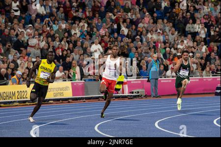 Joseph Paul Amoah aus Ghana, Zharnel Hughes aus England und Shajar Abbas aus Pakistan traten im Finale der Männer 200m bei den Commonwealth Games bei Alex an Stockfoto