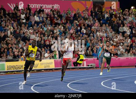 Joseph Paul Amoah aus Ghana, Zharnel Hughes aus England und Shajar Abbas aus Pakistan traten im Finale der Männer 200m bei den Commonwealth Games bei Alex an Stockfoto