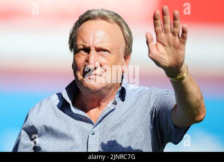 Huddersfield, England, 13.. August 2022. Neil Warnock tritt beim Sky Bet Championship-Spiel im John Smith's Stadium, Huddersfield, auf. Bildnachweis sollte lauten: Lexy Ilsley / Sportimage Stockfoto