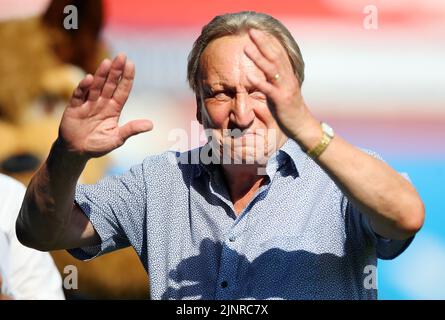 Huddersfield, England, 13.. August 2022. Neil Warnock tritt beim Sky Bet Championship-Spiel im John Smith's Stadium, Huddersfield, auf. Bildnachweis sollte lauten: Lexy Ilsley / Sportimage Stockfoto