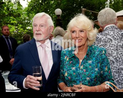 Sir Derek Jacobi & HRH Camilla, Herzogin von Cornwall beim Mittagessen zum 75.. Geburtstag von HRH, der Herzogin von Cornwall Stockfoto