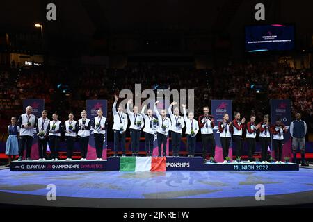 München, Italien. 13. August 2022. Mannschaftsmedaillenzeremonie während der Europameisterschaft der künstlerischen Gymnastik der Frauen - Senior Womenâ&#x80;&#X99;s Mannschaftsfinale, Gymnastik in München, Italien, August 13 2022 Quelle: Independent Photo Agency/Alamy Live News Stockfoto