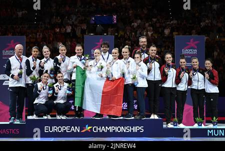 München, Italien. 13. August 2022. Mannschaftsmedaillenzeremonie während der Europameisterschaft der künstlerischen Gymnastik der Frauen - Senior Womenâ&#x80;&#X99;s Mannschaftsfinale, Gymnastik in München, Italien, August 13 2022 Quelle: Independent Photo Agency/Alamy Live News Stockfoto