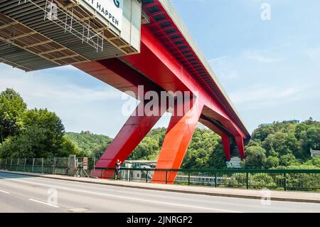 LUXEMBURG - 19. Juni 2022: Ansicht der Großherzogin Charlotte Brücke in Luxemburg Stockfoto