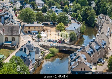LUXEMBURG - 19. Juni 2022: Ansicht von Luxemburg von der Großherzogin Charlotte Brücke in Luxemburg Stockfoto