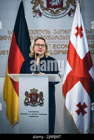 Tiflis, Georgien. 30.. Juni 2022. Bundesentwicklungsministerin Svenja Schulze (SPD) bei einer Pressekonferenz. Tiflis, 06/29/2022. Kredit: dpa/Alamy Live Nachrichten Stockfoto