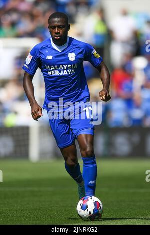 Cardiff, Großbritannien. 13. August 2022. Jamilu Collins #17 von Cardiff City in Aktion während des Spiels in Cardiff, Vereinigtes Königreich am 8/13/2022. (Foto von Mike Jones/News Images/Sipa USA) Quelle: SIPA USA/Alamy Live News Stockfoto