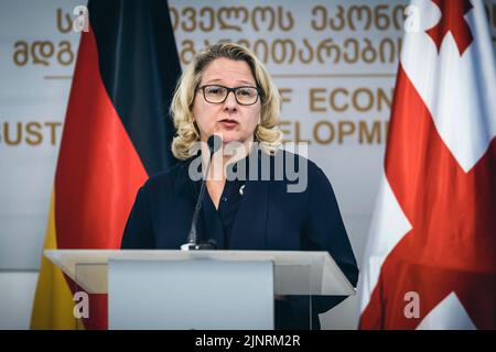 Tiflis, Georgien. 30.. Juni 2022. Bundesentwicklungsministerin Svenja Schulze (SPD) bei einer Pressekonferenz. Tiflis, 06/29/2022. Kredit: dpa/Alamy Live Nachrichten Stockfoto