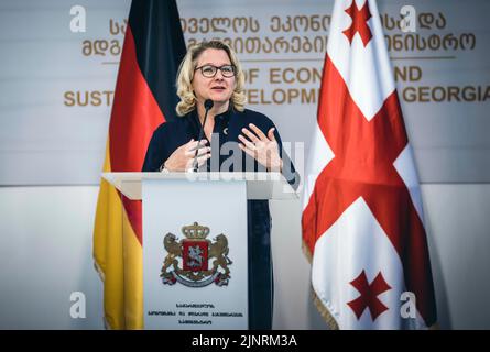 Tiflis, Georgien. 30.. Juni 2022. Bundesentwicklungsministerin Svenja Schulze (SPD) bei einer Pressekonferenz. Tiflis, 06/29/2022. Kredit: dpa/Alamy Live Nachrichten Stockfoto