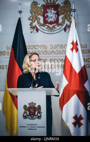 Tiflis, Georgien. 30.. Juni 2022. Bundesentwicklungsministerin Svenja Schulze (SPD) bei einer Pressekonferenz. Tiflis, 06/29/2022. Kredit: dpa/Alamy Live Nachrichten Stockfoto