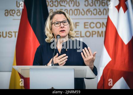 Tiflis, Georgien. 30.. Juni 2022. Bundesentwicklungsministerin Svenja Schulze (SPD) bei einer Pressekonferenz. Tiflis, 06/29/2022. Kredit: dpa/Alamy Live Nachrichten Stockfoto