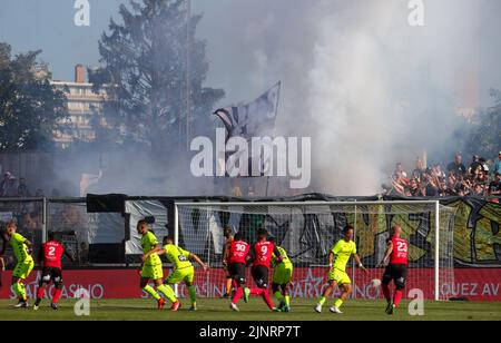 Die Abbildung zeigt ein Fußballspiel zwischen RFC Seraing und Sporting Charleroi, Samstag, 13. August 2022 in Seraing, am 4. Tag der ersten Division der belgischen Meisterschaft 2022-2023 in der 'Jupiler Pro League'. BELGA FOTO VIRGINIE LEFOUR Stockfoto