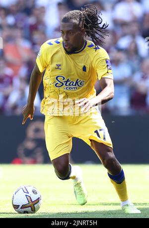 Birmingham, England, 13.. August 2022. Alex Iwobi von Everton während des Premier League-Spiels in Villa Park, Birmingham. Bildnachweis sollte lauten: Darren Staples / Sportimage Stockfoto