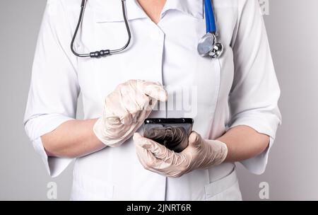 Ärzte Hände Nahaufnahme mit abstarct Handy-App. Hochwertige Fotos Stockfoto