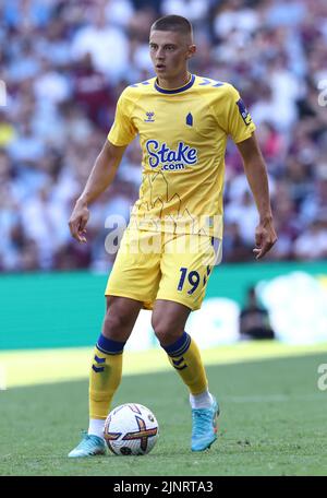 Birmingham, England, 13.. August 2022. Vitali Mykolenko von Everton während des Spiels in der Premier League in Villa Park, Birmingham. Bildnachweis sollte lauten: Darren Staples / Sportimage Stockfoto