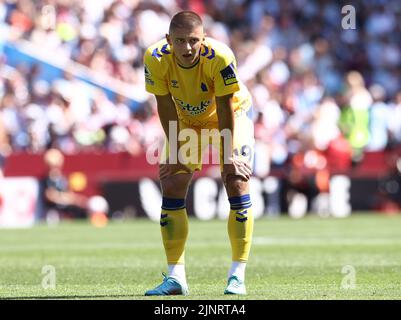 Birmingham, England, 13.. August 2022. Vitali Mykolenko von Everton während des Spiels in der Premier League in Villa Park, Birmingham. Bildnachweis sollte lauten: Darren Staples / Sportimage Stockfoto