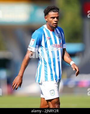 Huddersfield, England, 13.. August 2022. Tino Anjorin aus Huddersfield Town während des Sky Bet Championship-Spiels im John Smith's Stadium, Huddersfield. Bildnachweis sollte lauten: Lexy Ilsley / Sportimage Stockfoto