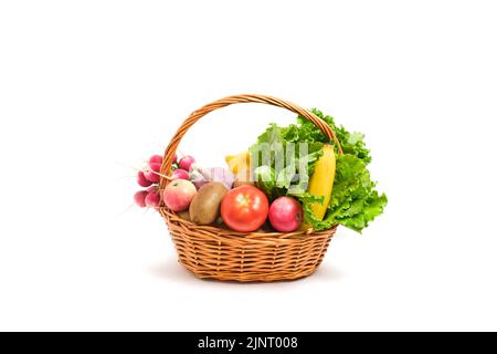 Obst und Gemüse in einem Weidenkorb weißen Hintergrund Stockfoto
