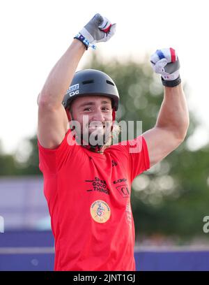 München, Deutschland. 13. August 2022. Europameisterschaften, Europameisterschaft, BMX Freestyle, Finale, Männer, Olympic Hill. Anthony Jeanjean (Frankreich) jubelt über den Sieg. Quelle: Soeren Stache/dpa/Alamy Live News Stockfoto