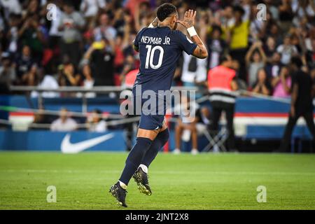 Paris, Frankreich, Frankreich. 13. August 2022. NEYMAR JR von PSG feiert sein Tor während des Ligue 1-Spiels zwischen Paris Saint-Germain (PSG) und Montpellier Herault Sport Club (MHSC) am 13. August 2022 im Stadion Parc des Princes in Paris, Frankreich. (Bild: © Matthieu Mirville/ZUMA Press Wire) Stockfoto